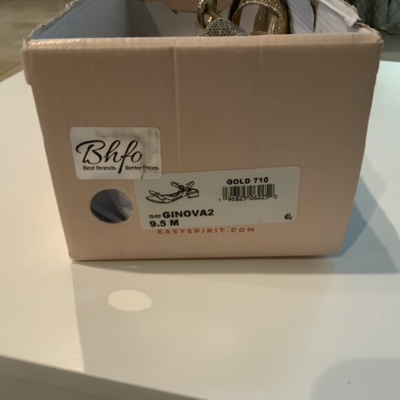 Easy Spirit Ginova flat sandal in gold mesh fabric, size 9 1/2 never worn - Picture 6 of 6